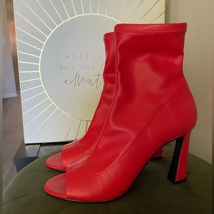 NWB Steve Madden Peep toe Boots